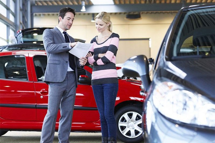 Otomobile talep düşerken, reel fiyatlar azalmaya devam etti