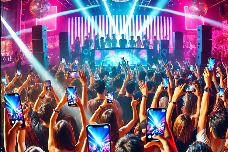 Gece kulübünde telefon yasağı