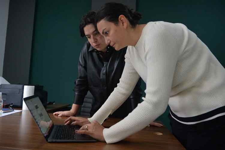 Fabrikanın bahçesine prefabrik lojman kuruyor