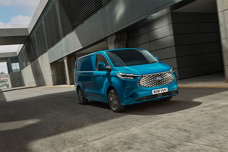 E-Transit Custom, Avrupa yollarına çıktı