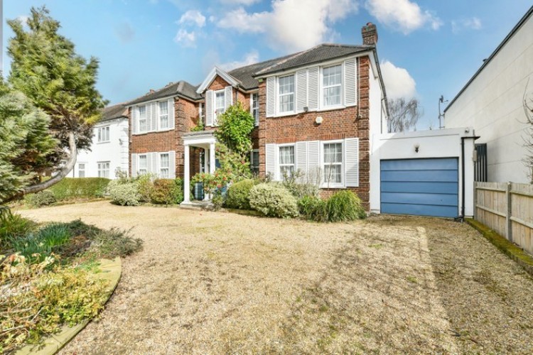 İngiltere'de konut fiyatları 11 yıl sonra ilk kez geriledi