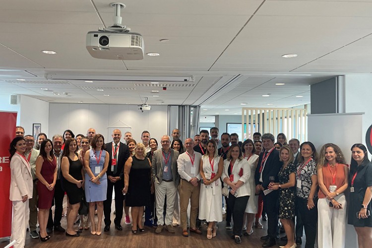 Yeni acentelerini Genel Müdürlüğünde ağırladı