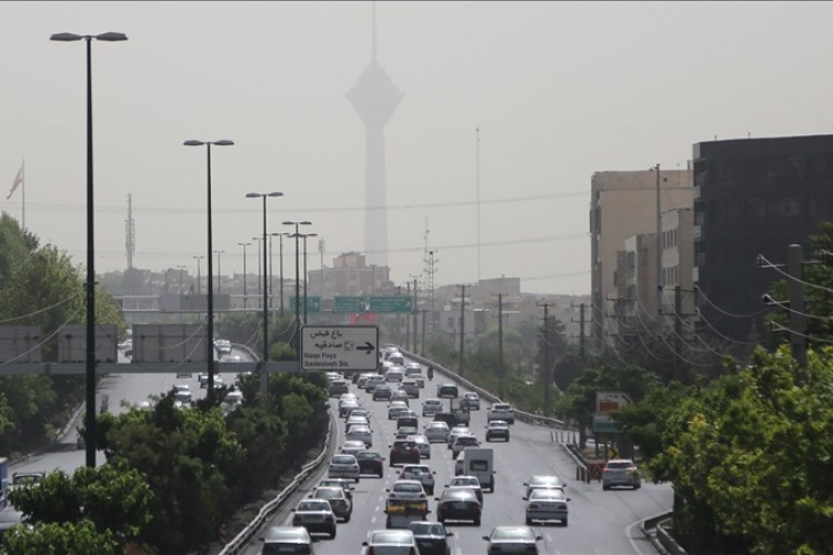 Tahran'da hava kirliliğinin yüzde 80'i hareketli araçlardan kaynaklanıyor