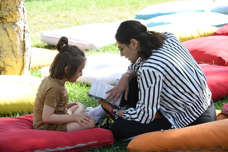 Konya büyükşehir çocuklara kitap sevgisi kazandırıyor