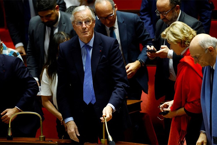 Fransa'da hükümet güven oylamasıyla düşürüldü