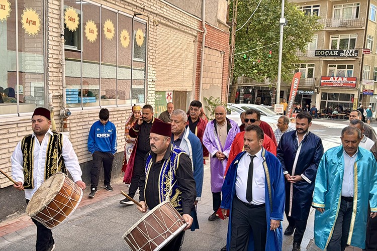 Esnaf davul zurnayla Ahilik Haftası etkinliklerine davet edildi
