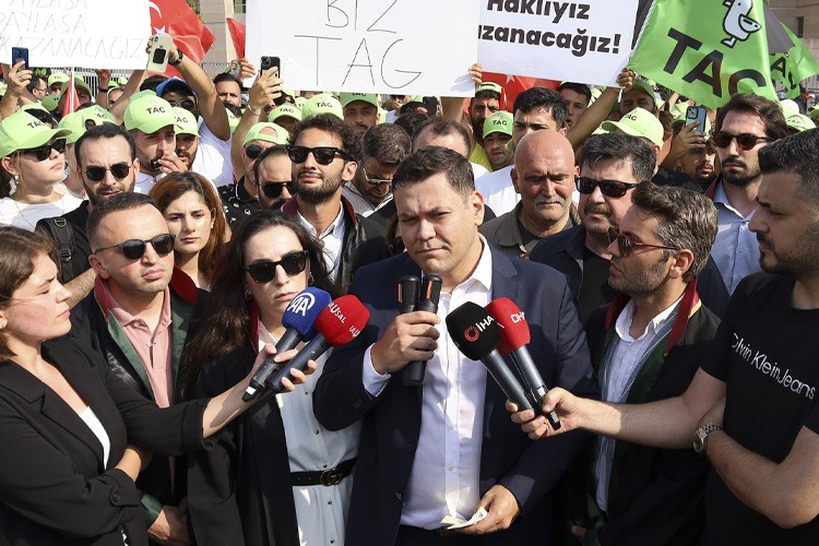 Mahkeme Martı'yı durdurdu