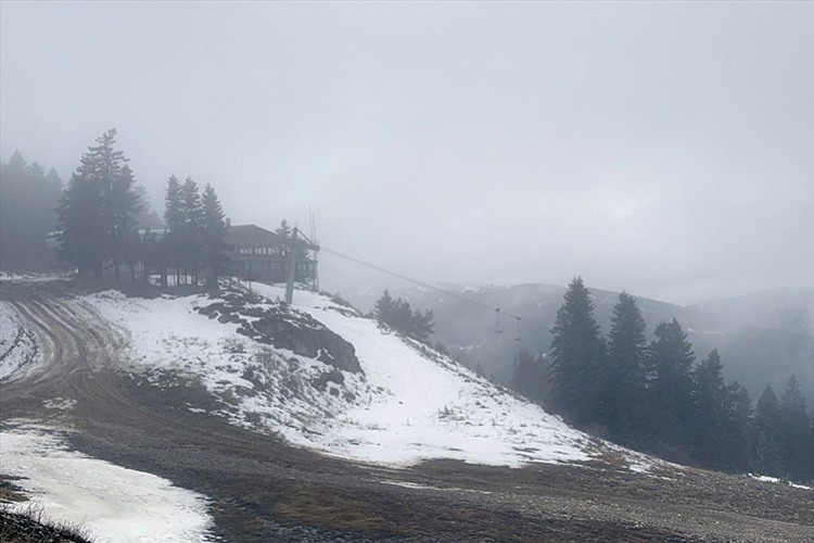 Ilgaz Dağı Kayak Merkezi'nde sis etkili oldu
