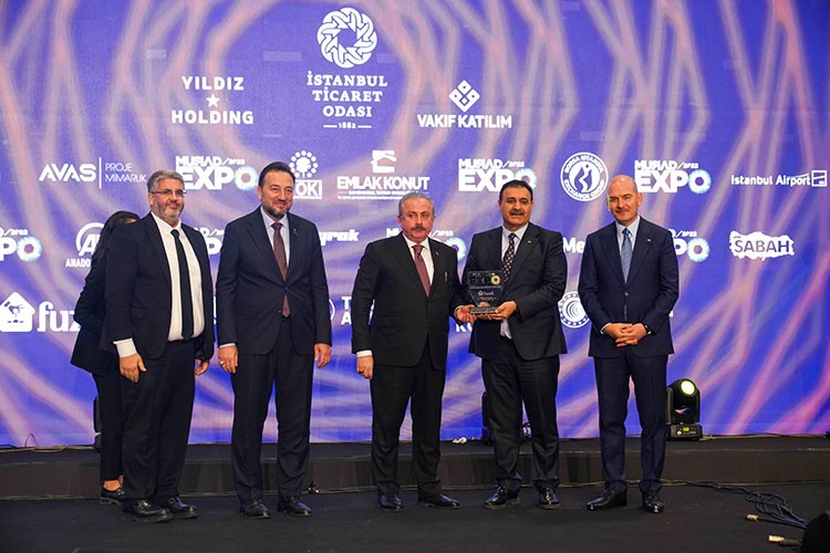 TBMM Başkanı Mustafa Şentop'tan Eyüp Akbal'a Plaket