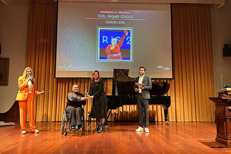 Anadolu Isuzu'dan Anlamlı Takdim