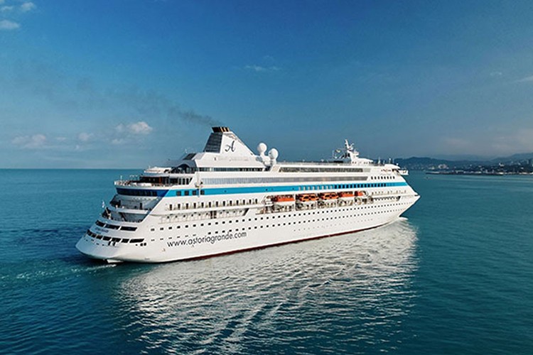 Savaş kruvaziyerde rotayı Türkiye'ye çevirdi