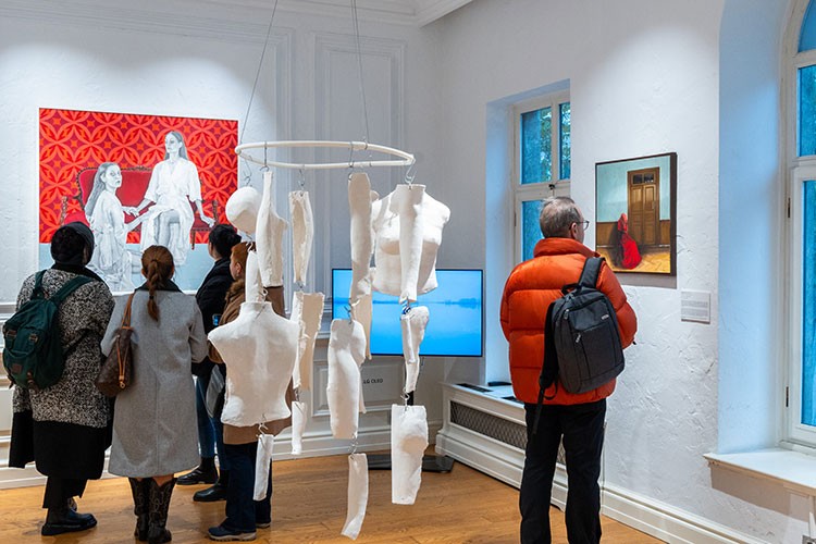 Base 2024'te genç sanatçılardan "İyi Bak Dünyana" çağrısı