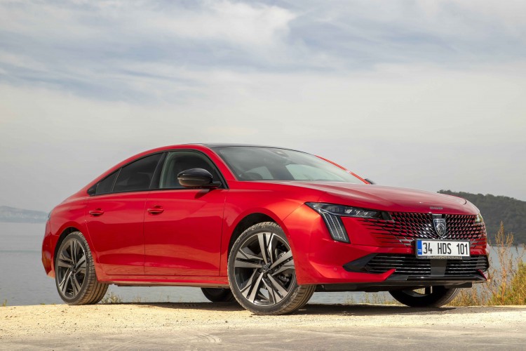 PEUGEOT NİSAN KAMPANYASI İLE GÖZ ALICI FIRSATLAR SUNUYOR!