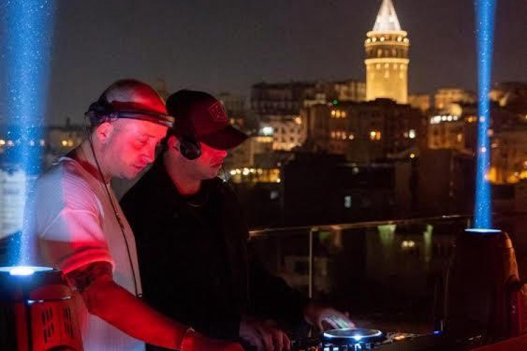 Sky Karaköy, Yeni Sezona Gün Batımı ile Açılış Yaptı!