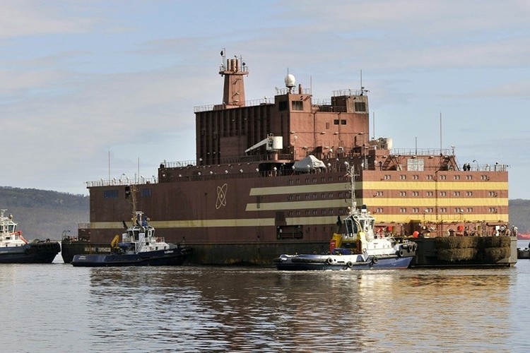 Rosatom, Akademik Lomonosov'a yakıt tedarik etti