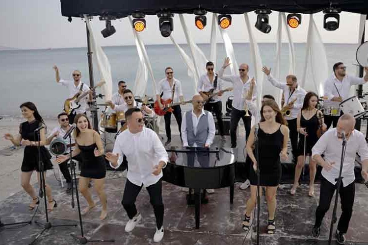 İzmir Büyükşehir Belediyesi'nden Ücretsiz Çim Konserleri