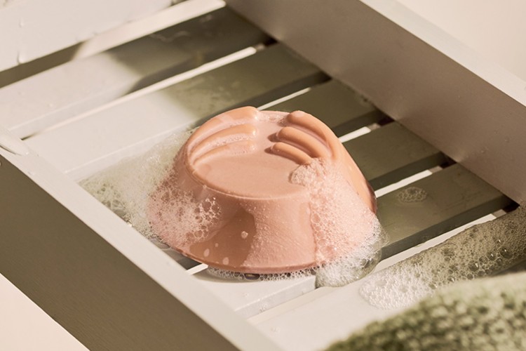 Katı şampuanlarla parlak saçlar