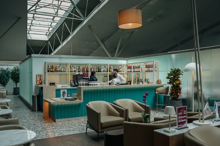 TAV İşletme Hizmetleri Tiflis'te Primeclass özel yolcu salonunu yeniledi, Visa ile işbirliğini genişletti