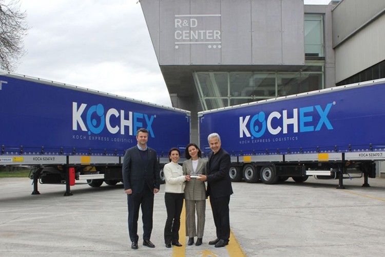 Tırsan Kochex'e 12 treyler teslim etti