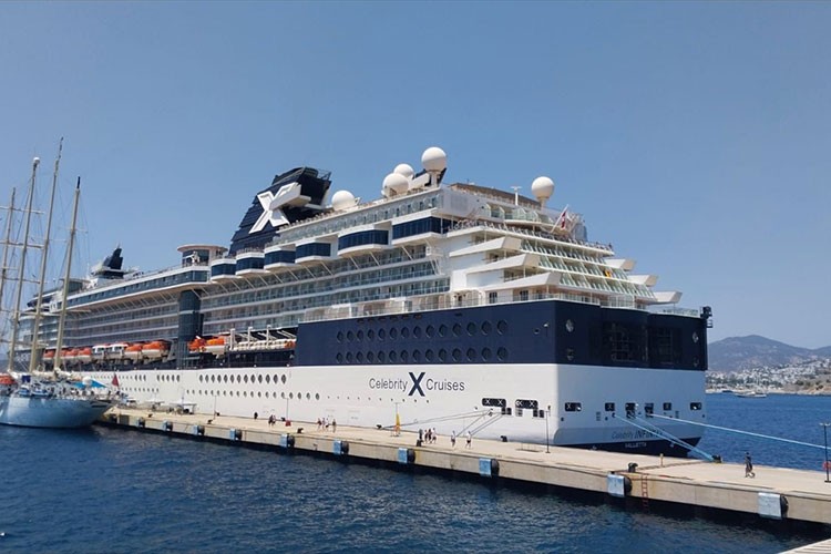 Bodrum'a iki kruvaziyerle 2 bin 277 yolcu geldi