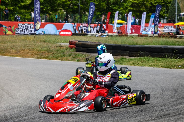 Tuzla'da Çekişmeli Yarış Nefes Kesti