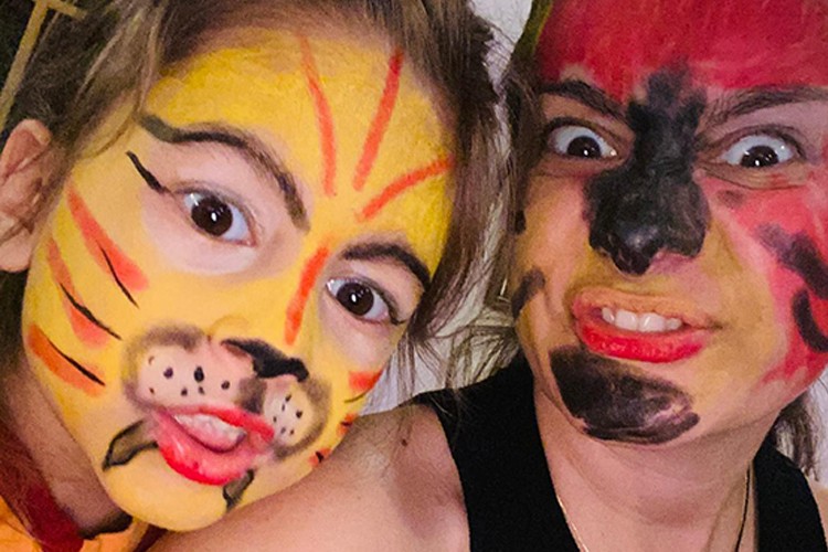 Atiye kızı ile GS şampiyonluk sevincini kutladı