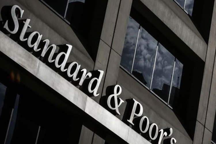 S&P Türkiye'nin kredi notunu yükseltti