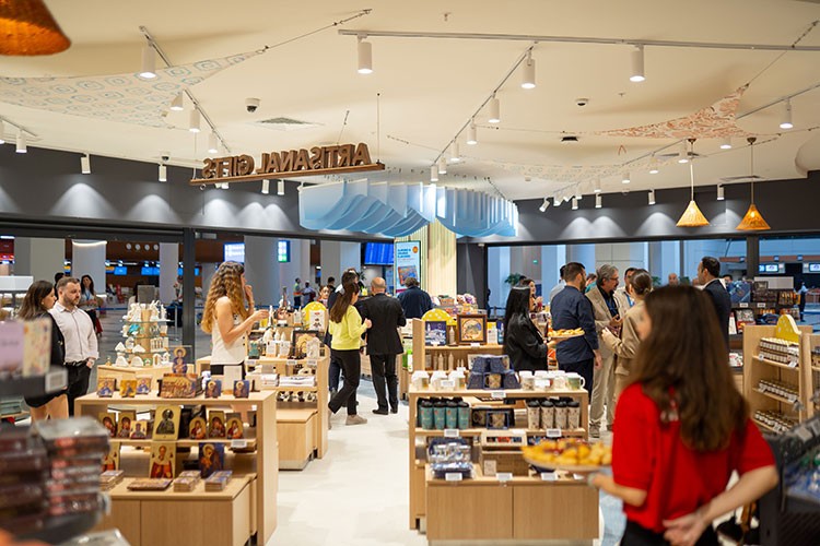 Türkiye'nin ilk Relay mağazası Antalya Havalimanı'nda