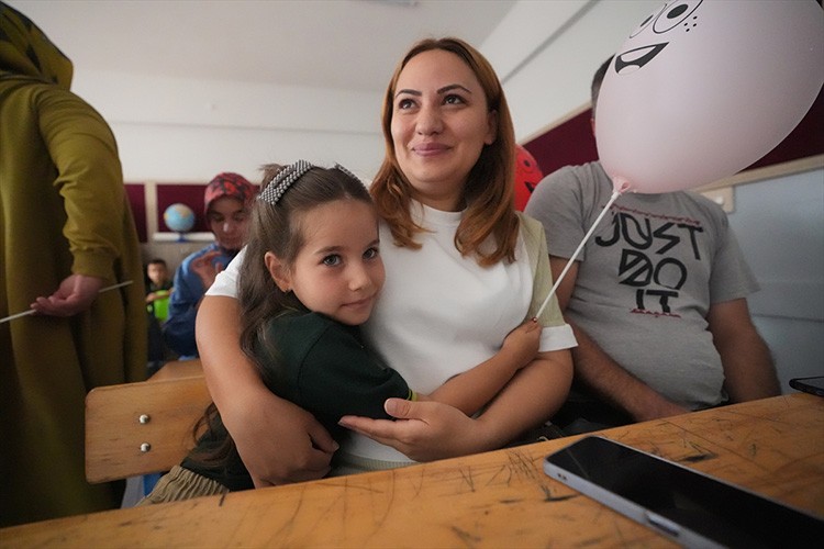 Okullarda ilk zil 'uyum' için çaldı