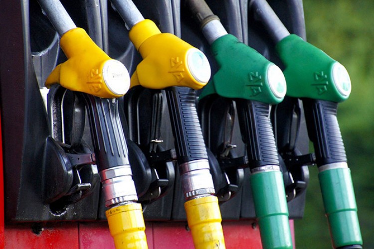 Benzinin fiyatında 97 kuruş indirim