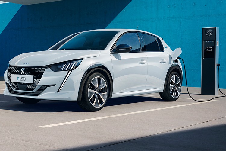 Yeni Peugeot e-208 ile 400 km'ye kadar menzil