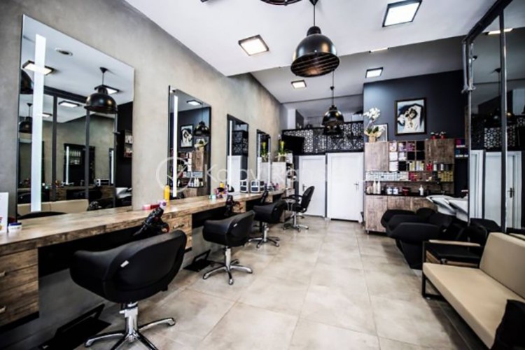 Kuaförlere zorunlu tatil uygulaması ertelendi