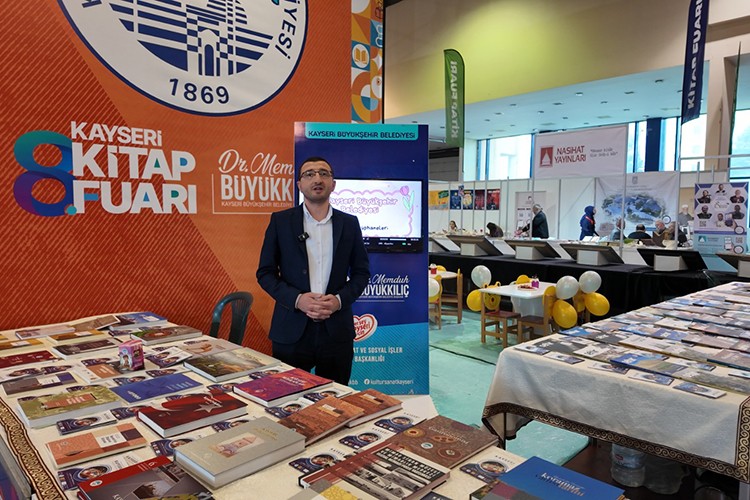Büyükşehir'in Kültür Stantı, Kayseri Kitap Fuarı'na renk katıyor