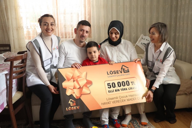 LÖSEV'İN KARŞILIKSIZ İHTİYAÇ ÇEKLERİ KANSER HASTALARINA MERHEM OLUYOR