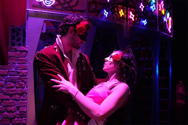 Verona Çıkmazı, Baba Sahne'de Gülmeye Davet Ediyor