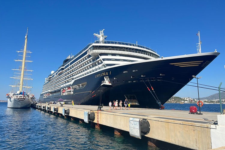 Bodrum'a iki kruvaziyerle 959 yolcu geldi