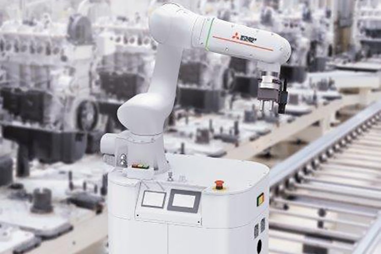 Öğrencilere ileri robot teknolojilerini anlattı