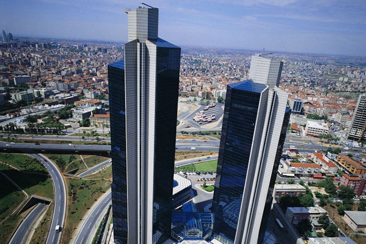 Sabancı yeni yatırımlarıyla büyümeye devam ediyor