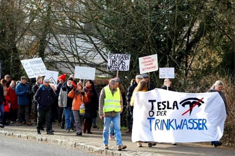 Almanya'da Tesla'ya darbe