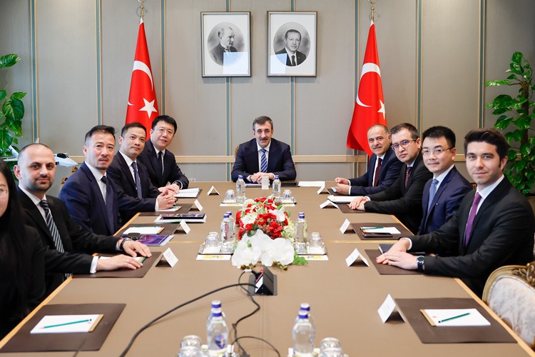 Cevdet Yılmaz'dan Huawei'ye yatırım artırma çağrısı