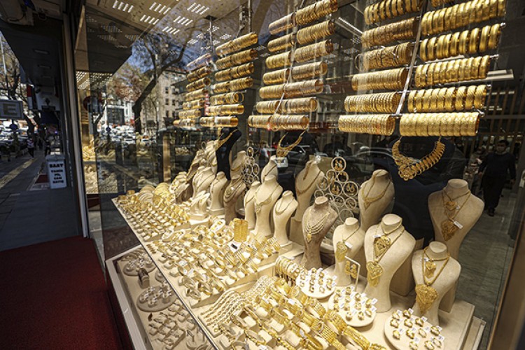 Altının kilogramı 6 milyon 865 bin yükseldi