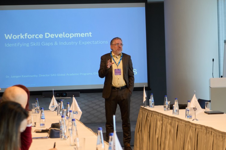 Veri pratiği ile akademik bilgi, sinerji için buluştu