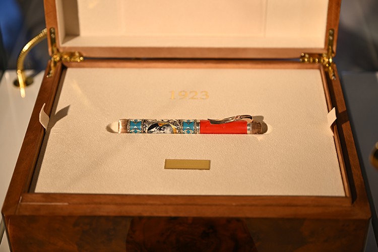 Cumhuriyet'in kuruluşundaki emeği kalemlerine yansıttı