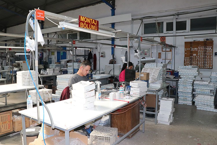 Kapasitesini artıran firma ürettiği gözlük çerçevelerini ihraç ediyor