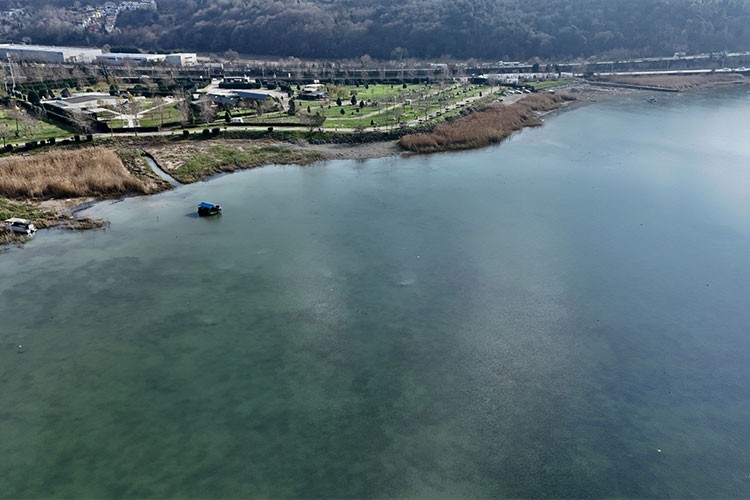 Sapanca Gölü'nün su seviyesi yağışlarla 1 ayda 30 santimetre arttı