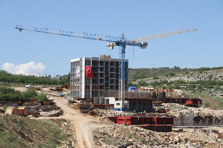 Deprem konutları projesinde inşaat sürüyor