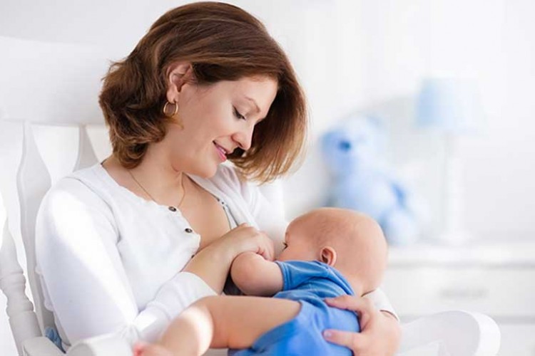 "Çalışan anneler emzirmeyi ihmal etmemeli"