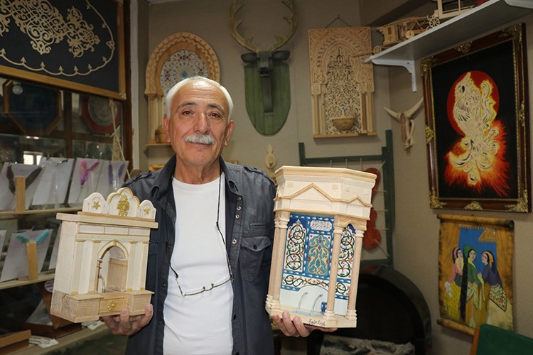 Atık ahşap parçaları sanat eserlerine dönüştürüyor