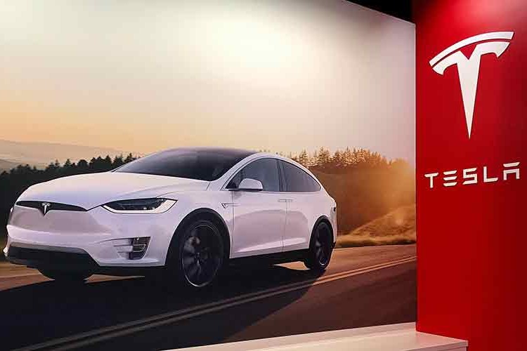 Tesla'nın geliri arttı, net karı düştü