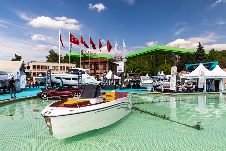 Milyonluk tekneler Başkent'e demirleyecek